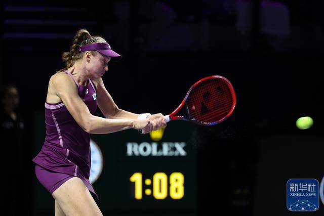 网球丨WTA年终总决赛：莱巴金娜胜斯维亚特克