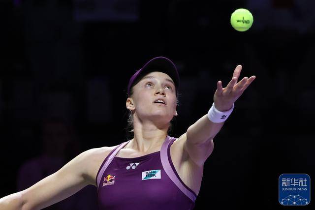 网球丨WTA年终总决赛：莱巴金娜胜斯维亚特克