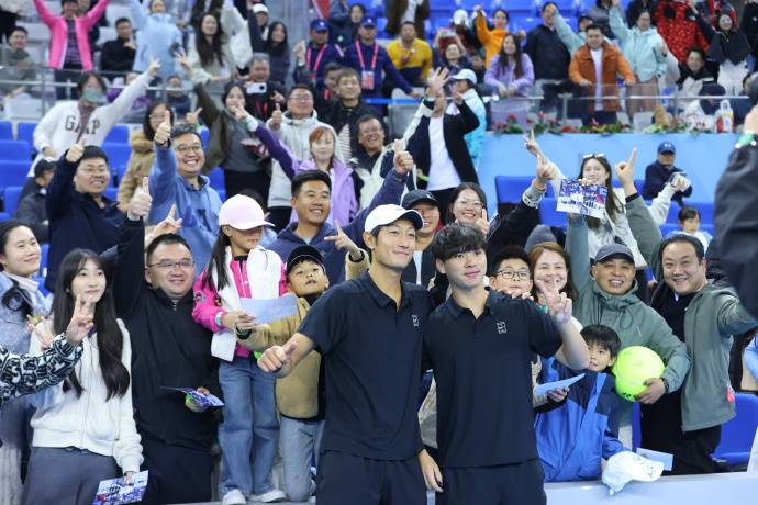 全运会网球男双决赛:唐盛 / 孙浅 2-1 力克布云朝克特 / 郑展，逆转夺金