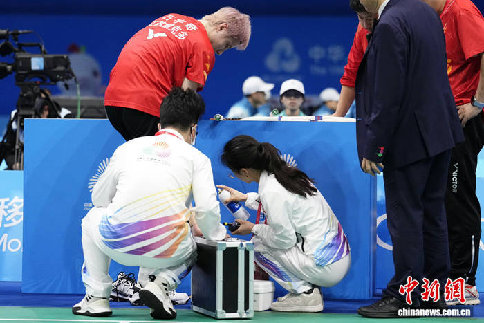 （粤港澳全运会）羽毛球名将石宇奇退出十五运男子单打比赛