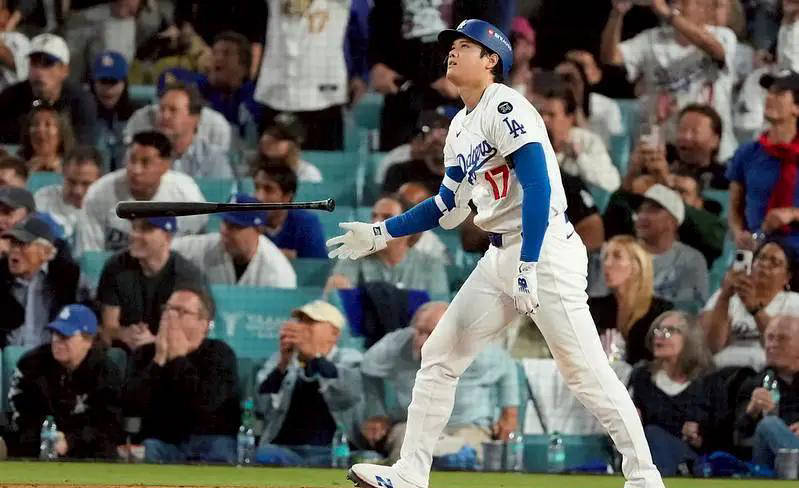 詹姆斯盛赞库里：他如同篮球界的大谷翔平